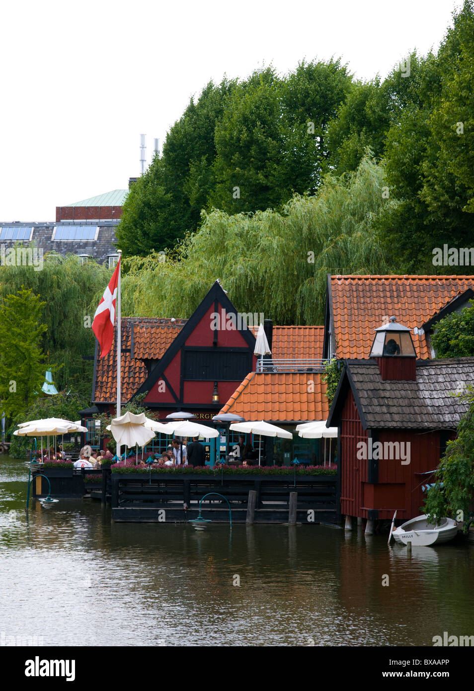 Les Jardins de Tivoli à Copenhague est un très célèbre place dans le centre de Copenhague. Connu pour de grands spectacles d'été et marché de Noël Banque D'Images