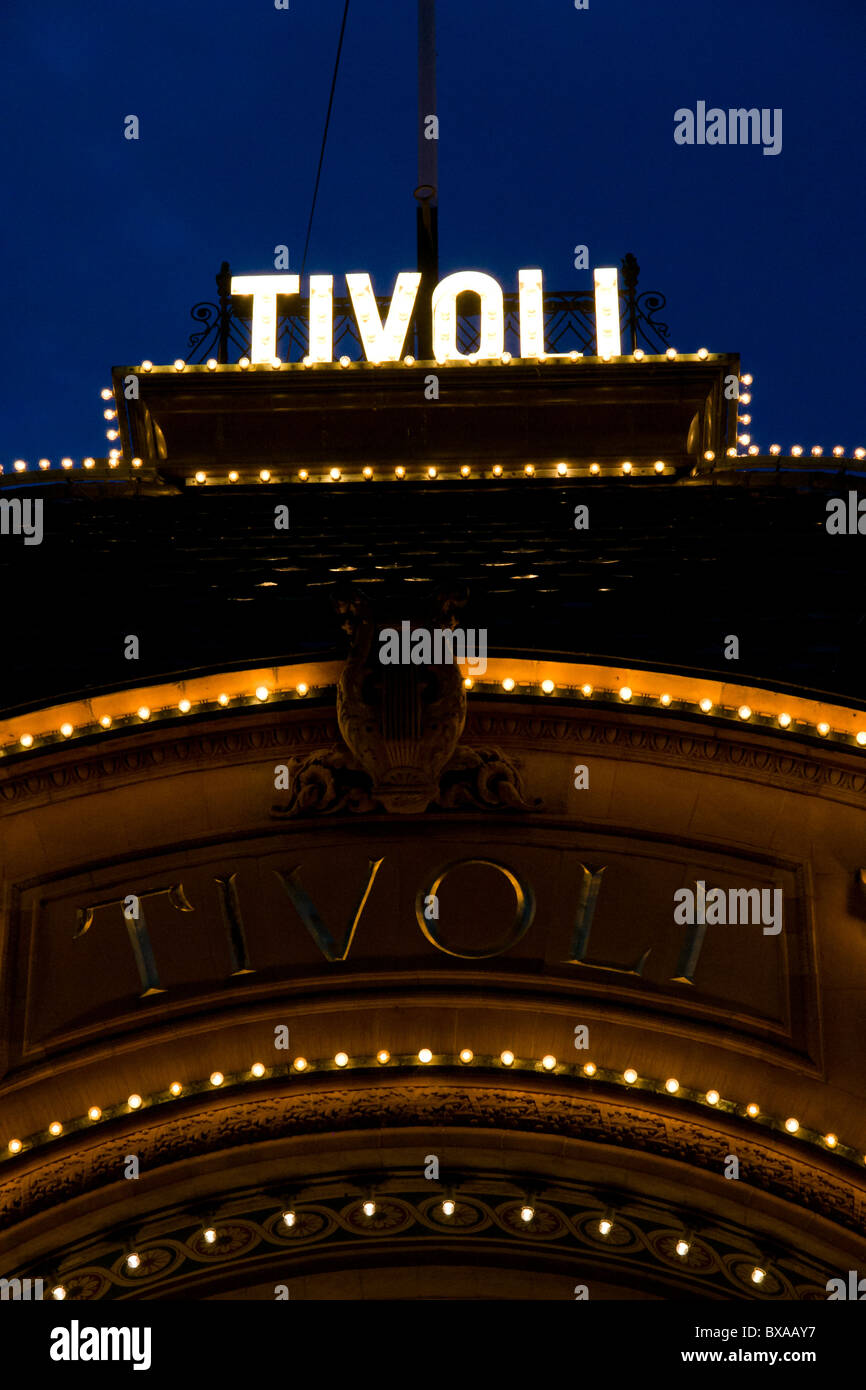 Les Jardins de Tivoli à Copenhague est un très célèbre place dans le centre de Copenhague. Connu pour de grands spectacles d'été et marché de Noël Banque D'Images