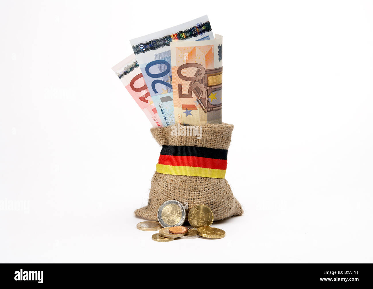 Pièces en face d'un peu de gros sac de jute avec des billets en euros Banque D'Images