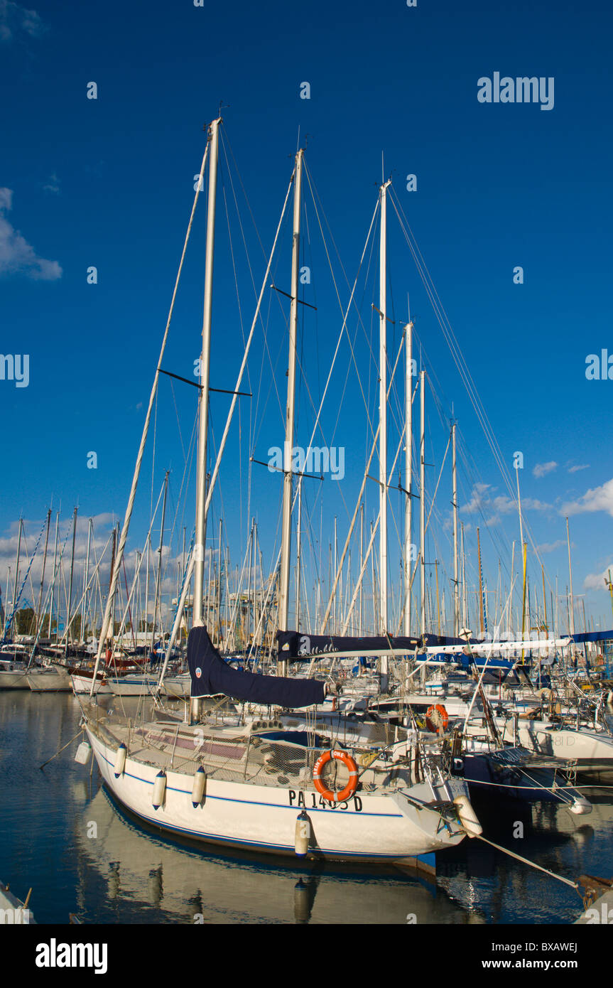 Yachts dans la Cala le port Palerme Sicile Italie Europe Banque D'Images