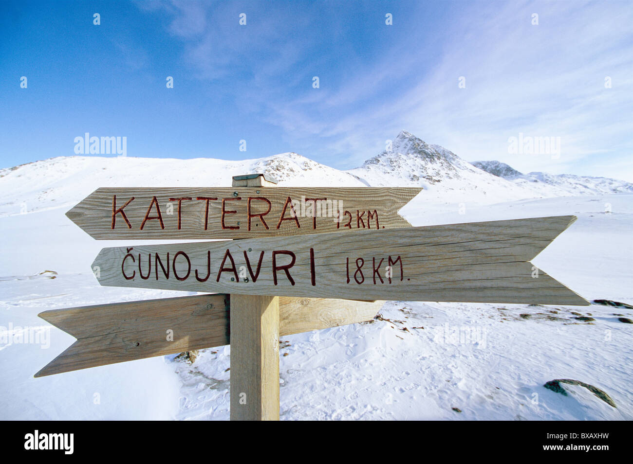 Direction en bois en hiver paysage de montagne Banque D'Images