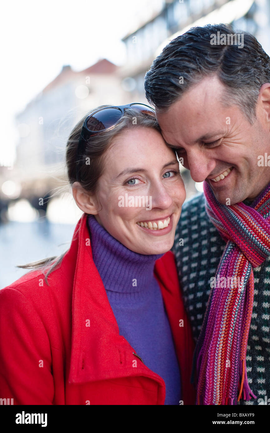 Couple on street Banque D'Images