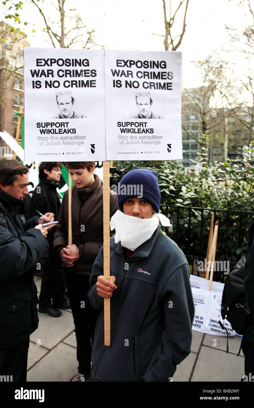 Manifestant à l'audience de Julian Assange à la ville de Westminster Magistrates' Court Banque D'Images