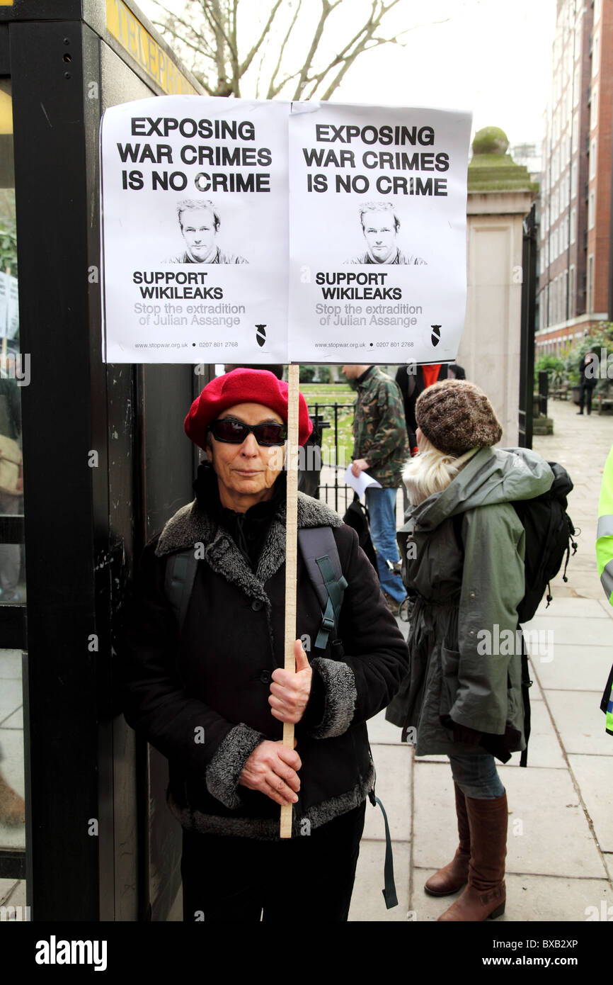 Manifestant à l'audience de Julian Assange à la ville de Westminster Magistrates' Court Banque D'Images