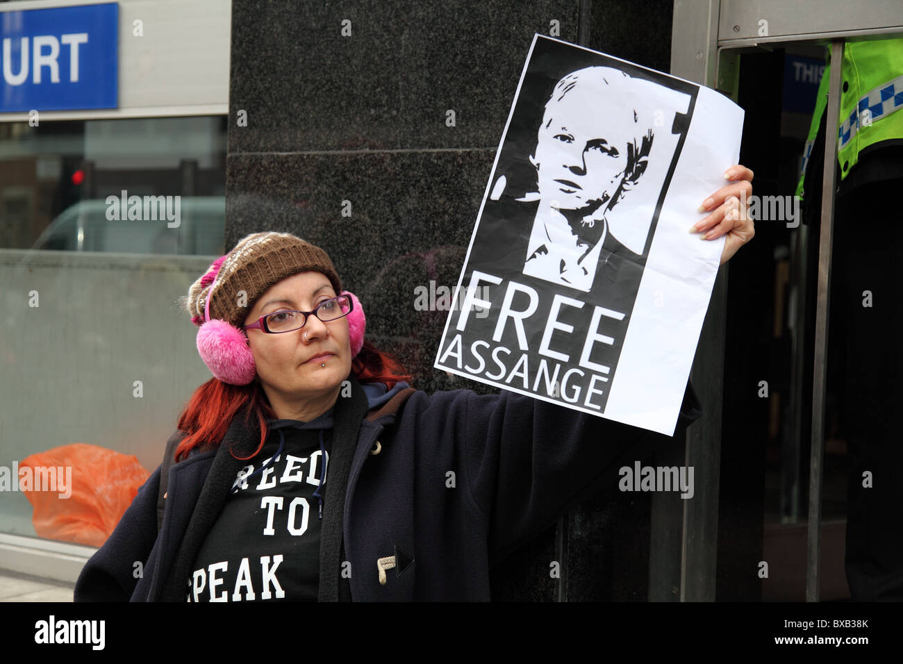 Manifestant à l'audience de Julian Assange à la ville de Westminster Magistrates' Court Banque D'Images