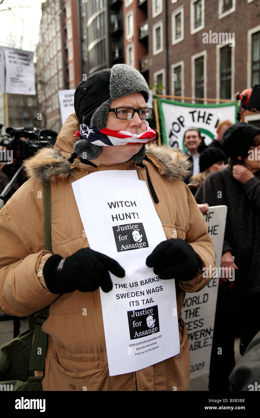 Manifestant à l'audience de Julian Assange à la ville de Westminster Magistrates' Court Banque D'Images