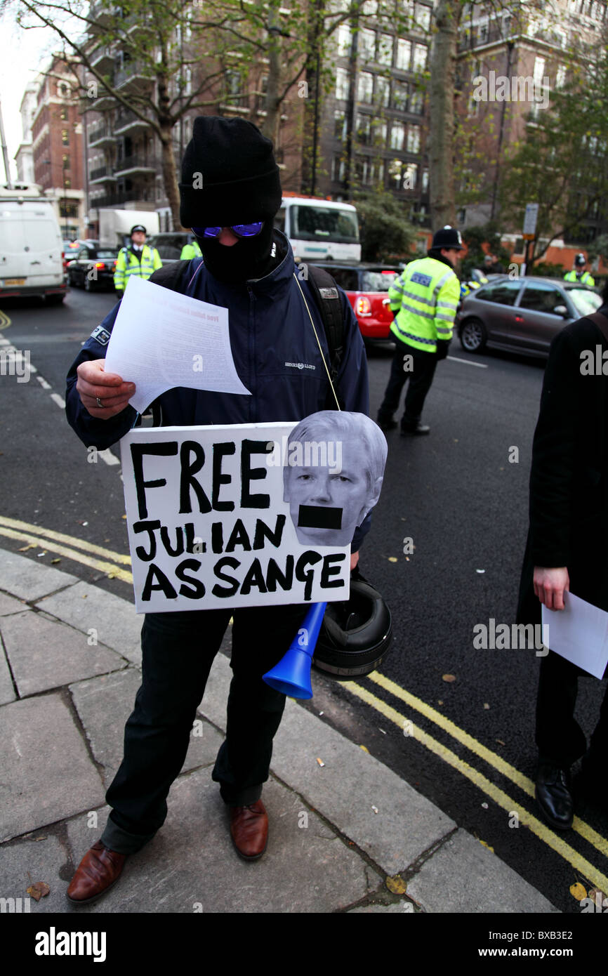 Manifestant à l'audience de Julian Assange à la ville de Westminster Magistrates' Court Banque D'Images