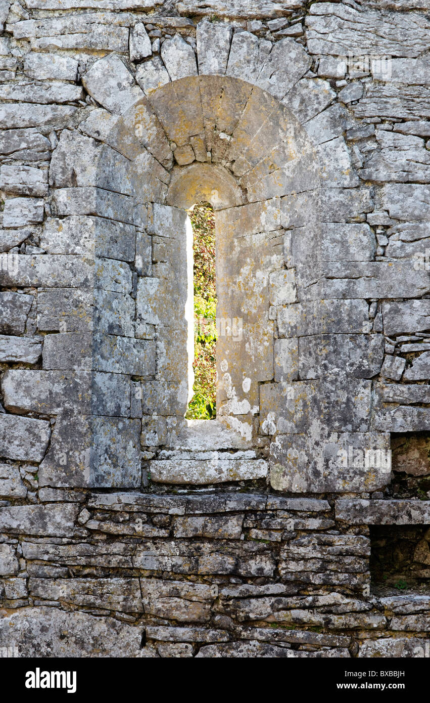 Fenêtre d'un les églises d'Oughtmama, près de Turlough, le Burren, comté de Clare, Munster, Irlande. Banque D'Images