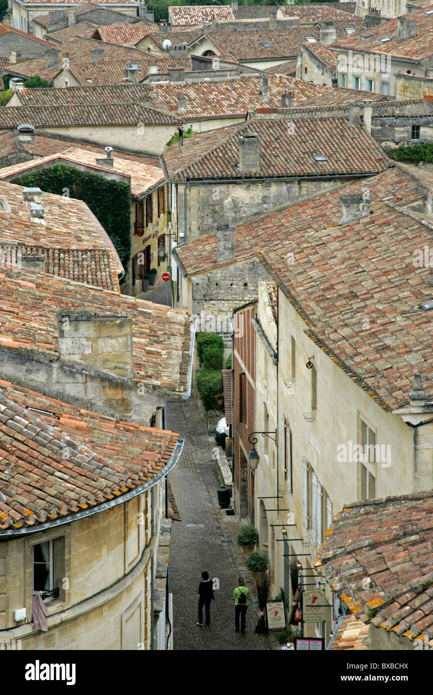 Vue de dessus de toit, toits de tuiles rouges, St Emilion, Bordeaux, France, Europe Banque D'Images