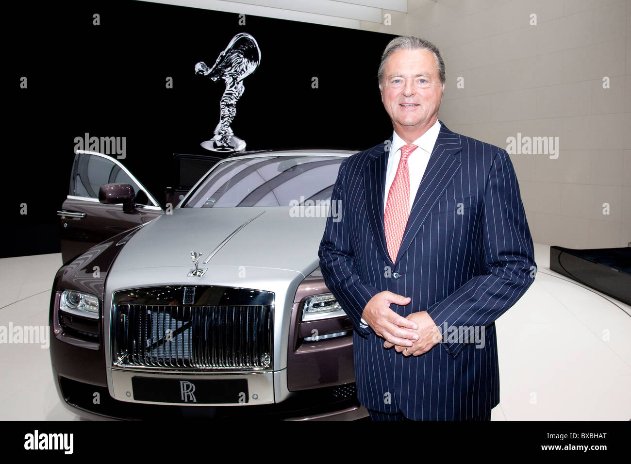 Tom Purves, président-directeur général de la marque automobile Rolls-Royce, qui fait partie du groupe BMW, présentant la nouvelle Rolls-Royce Ghost Banque D'Images