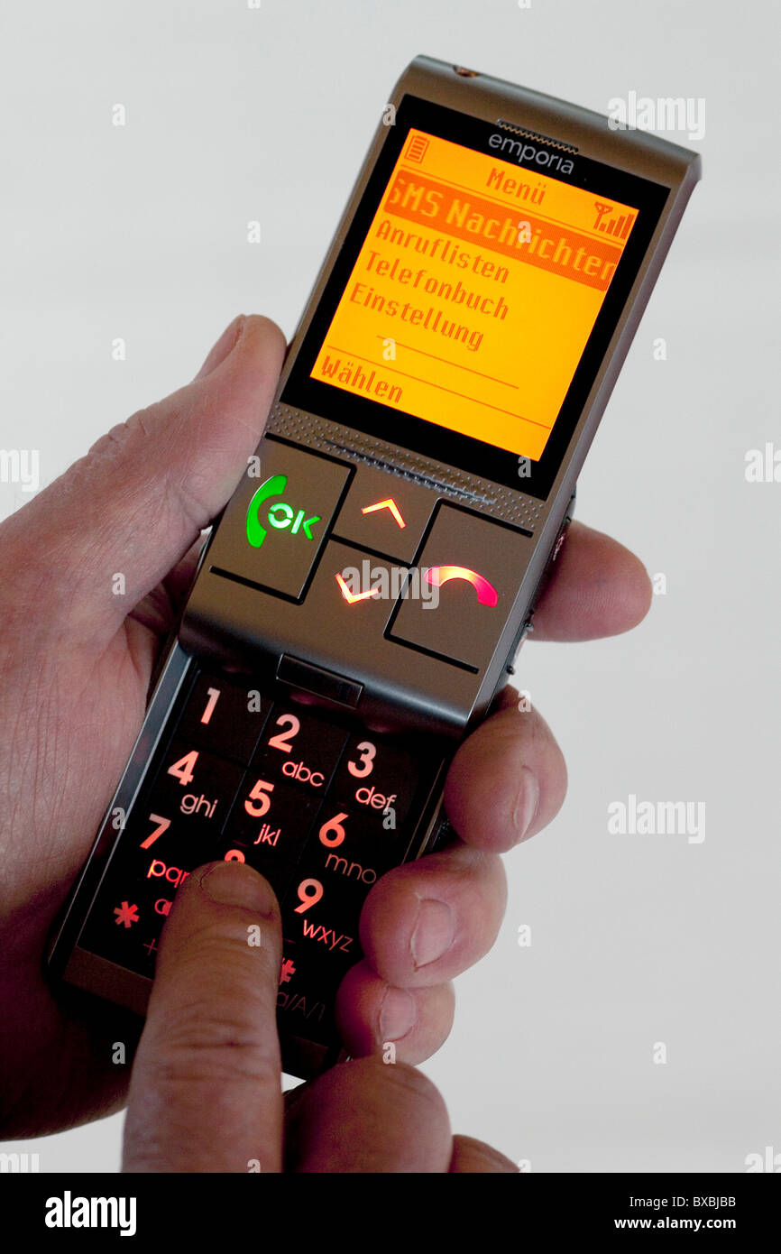 Téléphone mobile pour personnes âgées, Emporia Life Plus, avec de gros boutons et de lettrage grand Banque D'Images