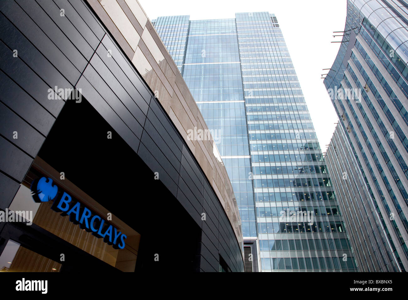 Logo sur le siège de la Barclays Bank à Canary Wharf à Londres, Angleterre, Royaume-Uni, Europe Banque D'Images