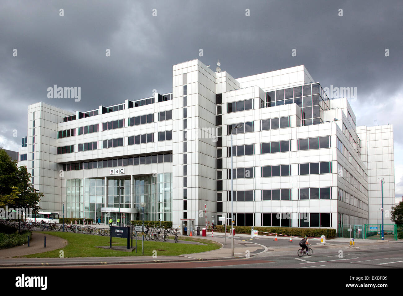 Édifice à bureau de la chaîne de télévision BBC dans la ville blanche, Londres, Angleterre, Royaume-Uni, Europe Banque D'Images
