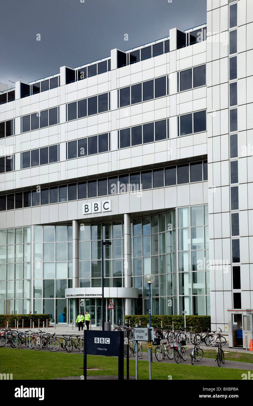 Édifice à bureau de la chaîne de télévision BBC dans la ville blanche, Londres, Angleterre, Royaume-Uni, Europe Banque D'Images