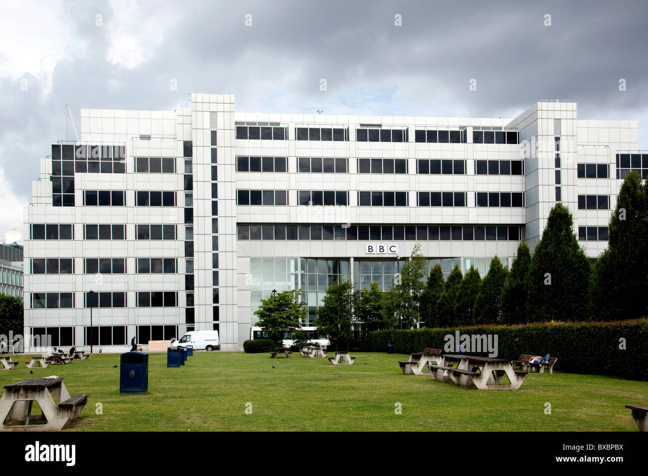 Édifice à bureau de la chaîne de télévision BBC dans la ville blanche, Londres, Angleterre, Royaume-Uni, Europe Banque D'Images