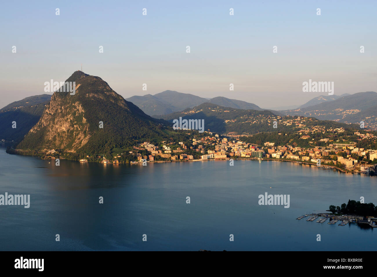 Lugano avec San Salvatore sur la Montagne Lac de Lugano, le lac de Lugano, dans le Canton du Tessin, Suisse, Europe Banque D'Images