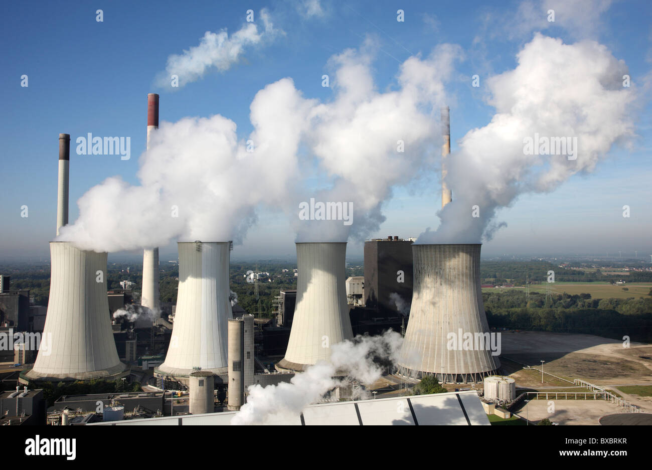 Centrale thermique au charbon Scholven, de EON industries, les tours de