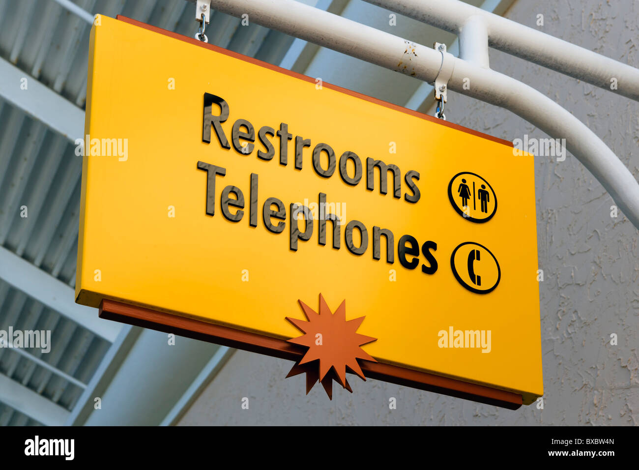 Les téléphones et les toilettes signe, Orlando Premium Outlets, Lake Buena Vista, Orlando, Floride, USA Banque D'Images