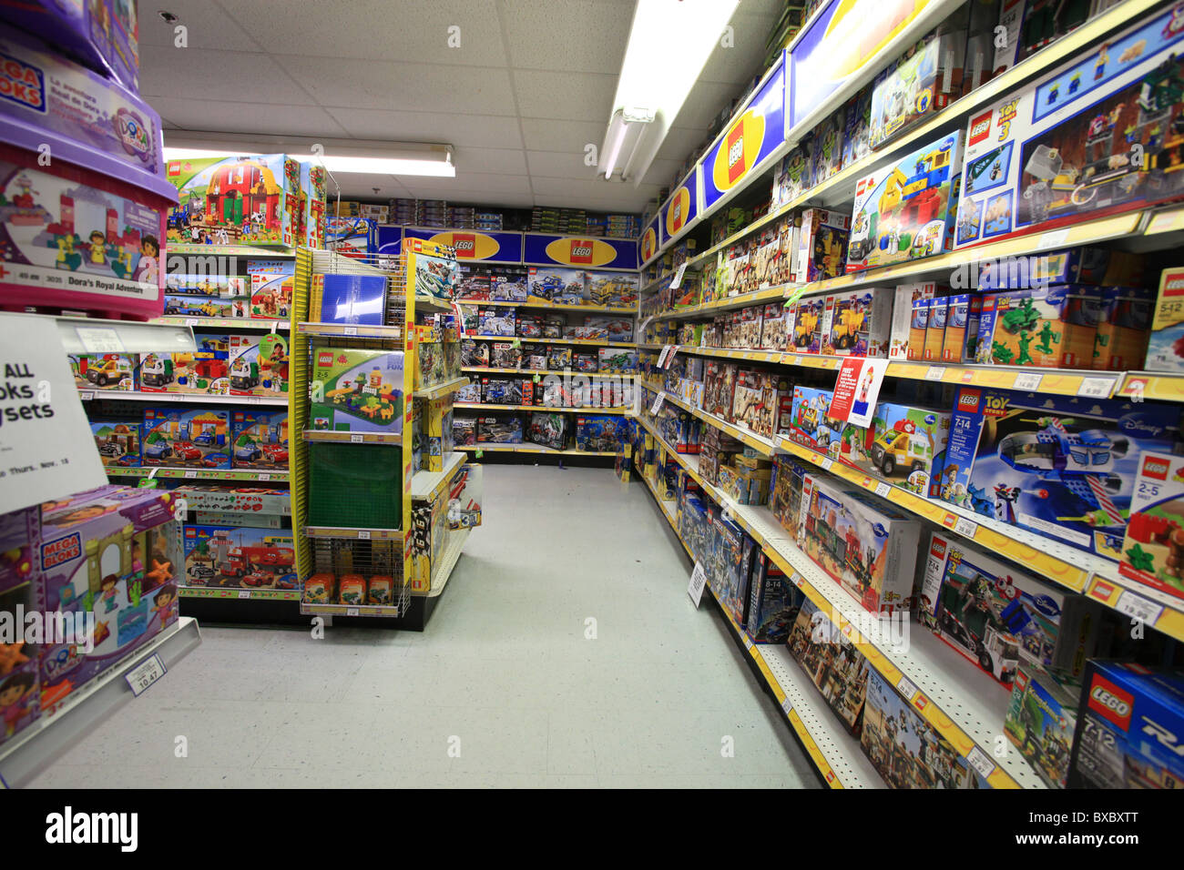 Les blocs Lego et mega pour la vente au magasin Toys R Us Canada en Ontario Banque D'Images