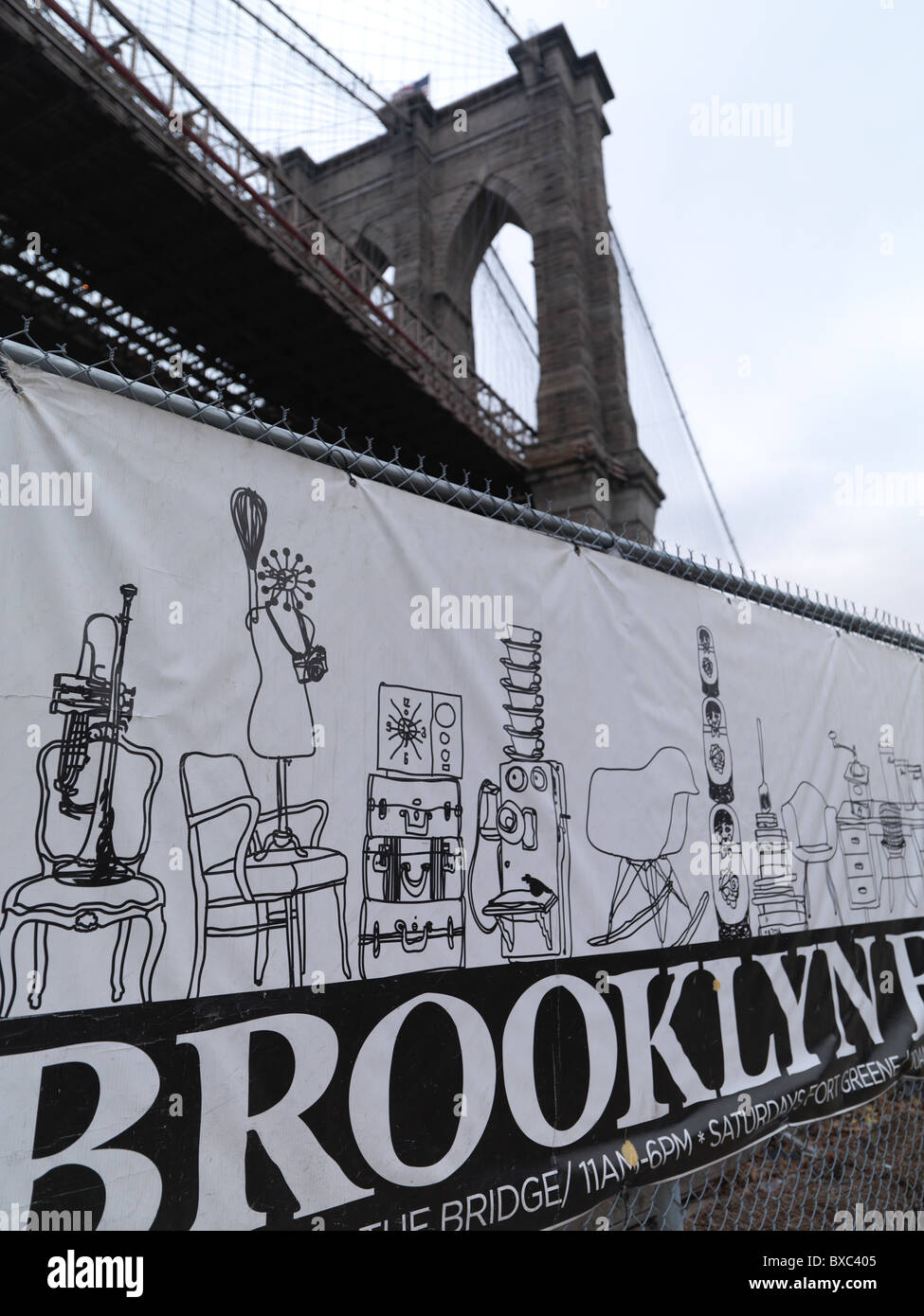 Signe sous le pont de Brooklyn, New York, U.S.A. Banque D'Images