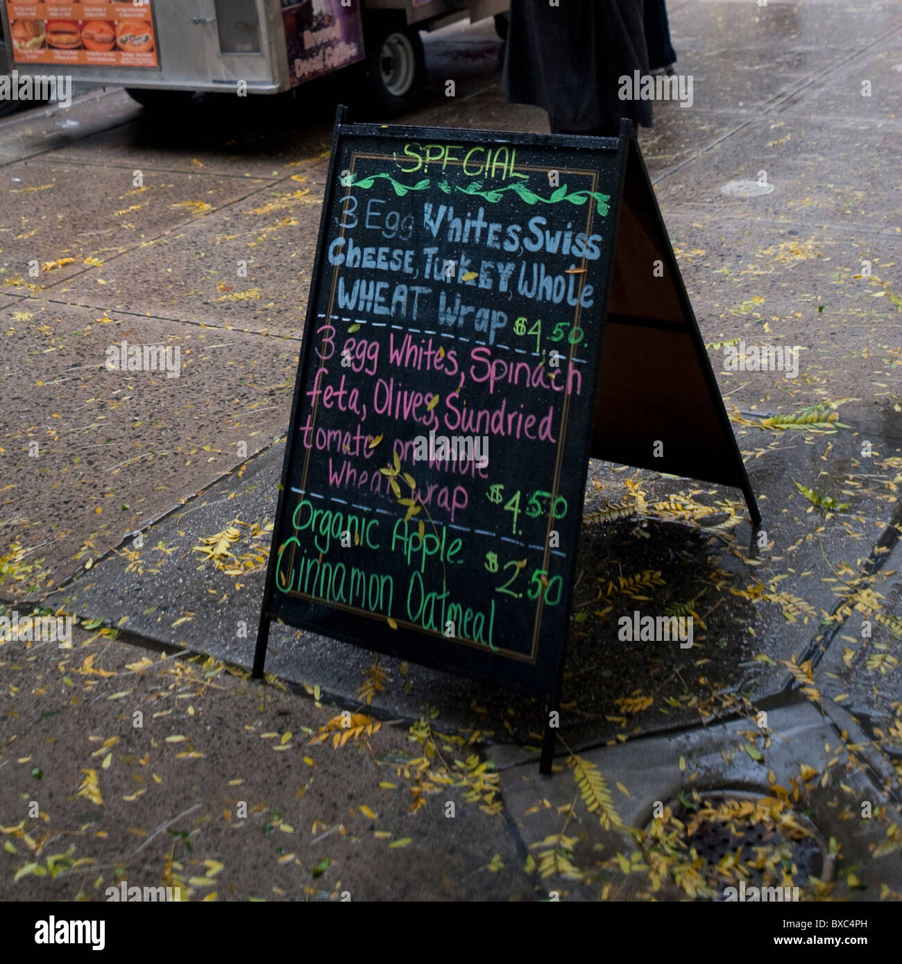 Sandwich Menu board sur trottoir à Manhattan, New York City, États-Unis Banque D'Images