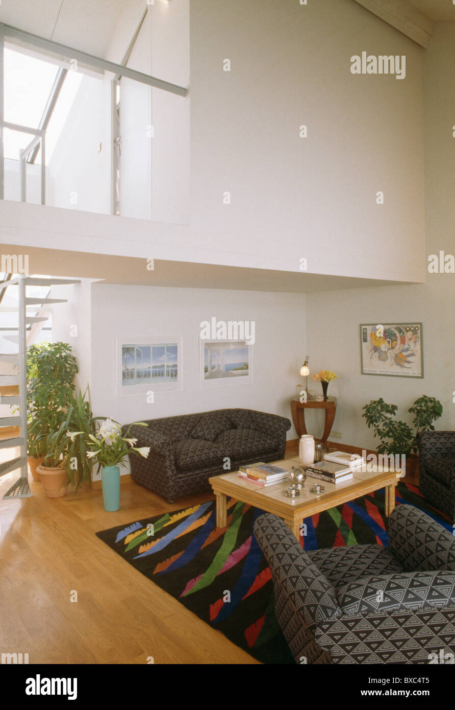 Canapés Gris Foncé En Bois Clair Et Dune Table De