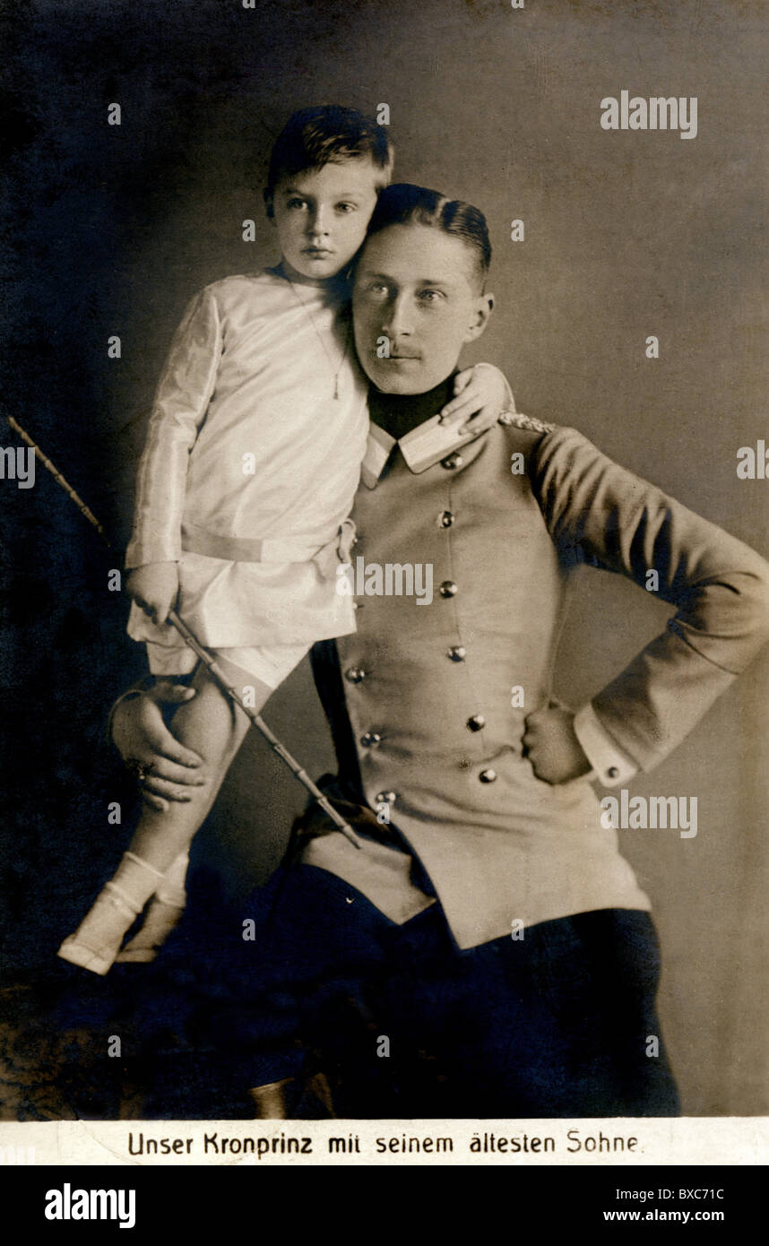 William, 6.5.1882 - 20.7.1951, prince héritier allemand 15.6.1888 - 9.11.1918, avec son fils Wilhelm, carte postale, Selle und Kuntze, vers 1910, Banque D'Images