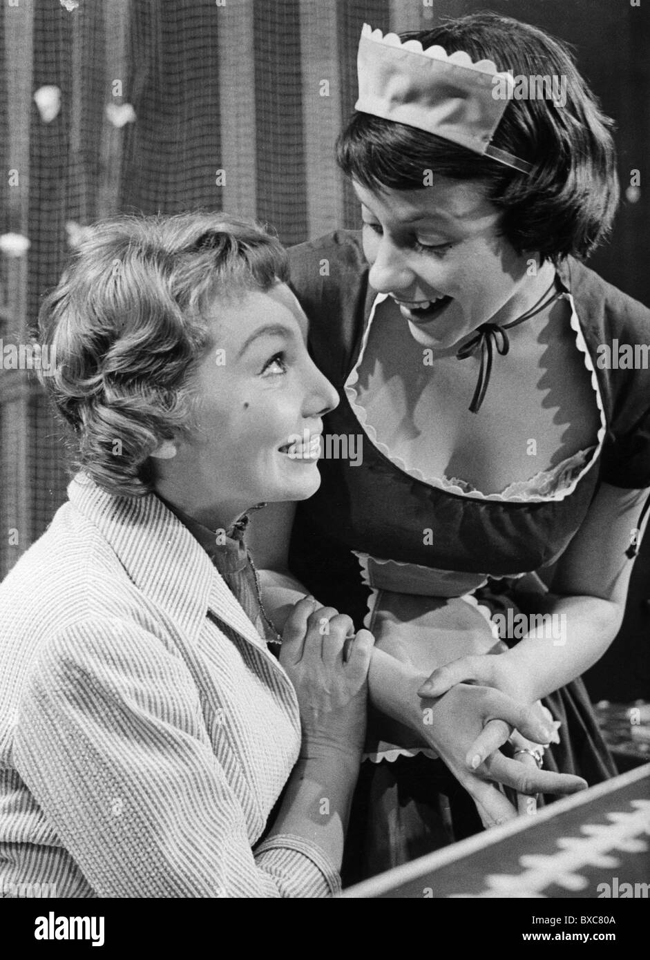 Rothenberger, Anneliese, 19.6.1926 - 24.5.2010, chanteuse allemande d'opéra (soprano), mi-longueur, dans la comédie musicale 'Meine Schwester und ich' (ma sœur an I), 1956, Banque D'Images