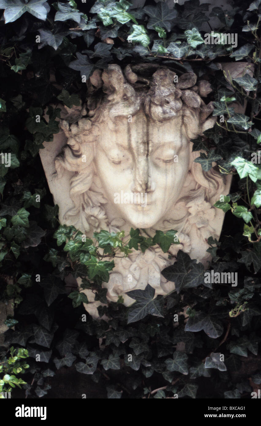 En face chez ivy au cimetière de Montmartre Banque D'Images