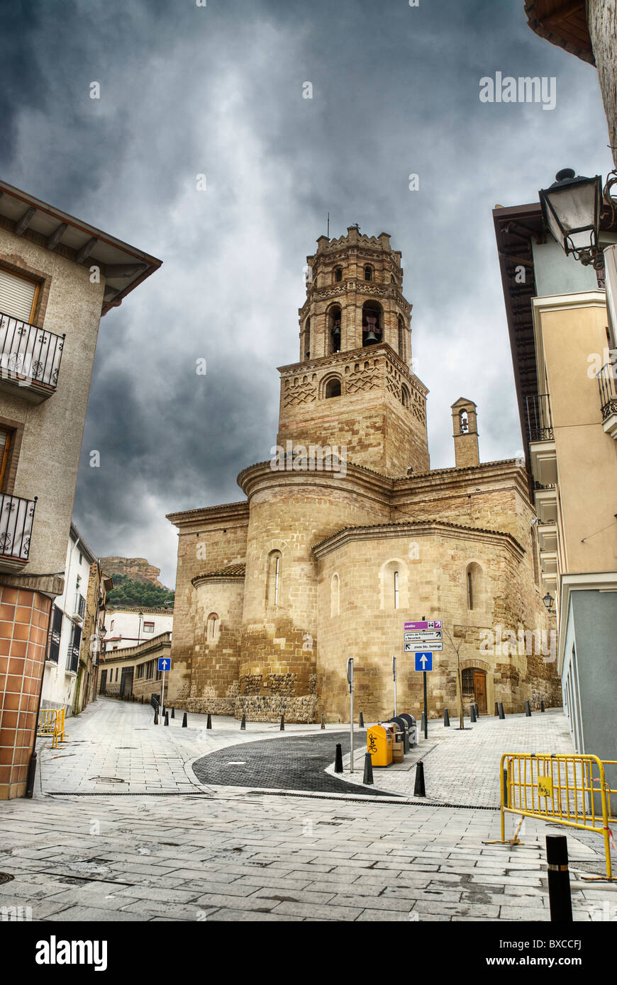 Cathédrale de Monzon sur un jour nuageux, Monzón, Huesca, Aragon, Espagne, Europe. Banque D'Images