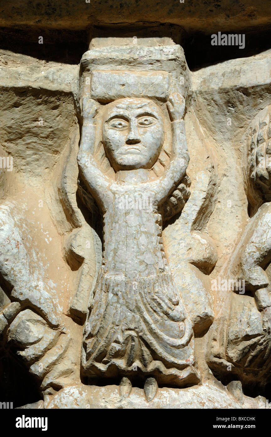 Salome dansant sur la capitale sculptée dans les cloîtres de l'abbaye ou du monastère de Saint-Martin-du-Canigou, Canigou, Casteil, Pyrénées-Orientales France Banque D'Images