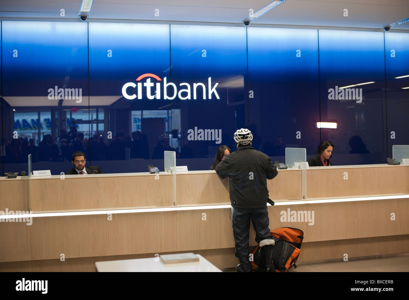 Teller stations dans le nouveau navire amiral de la Citibank Succursale de haute technologie dans l'Union Square de New York Banque D'Images