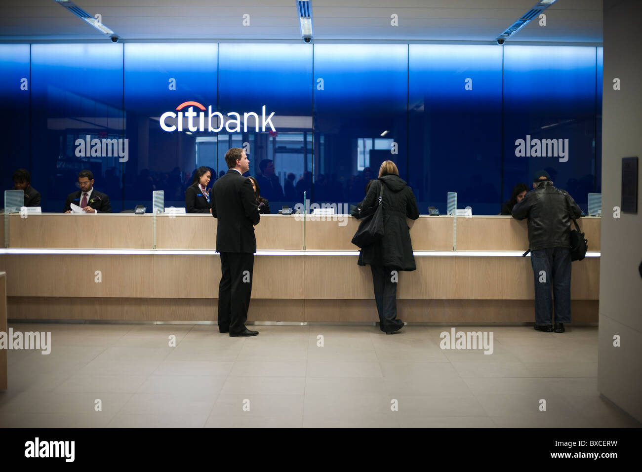 Teller stations dans le nouveau navire amiral de la Citibank Succursale de haute technologie dans l'Union Square de New York Banque D'Images
