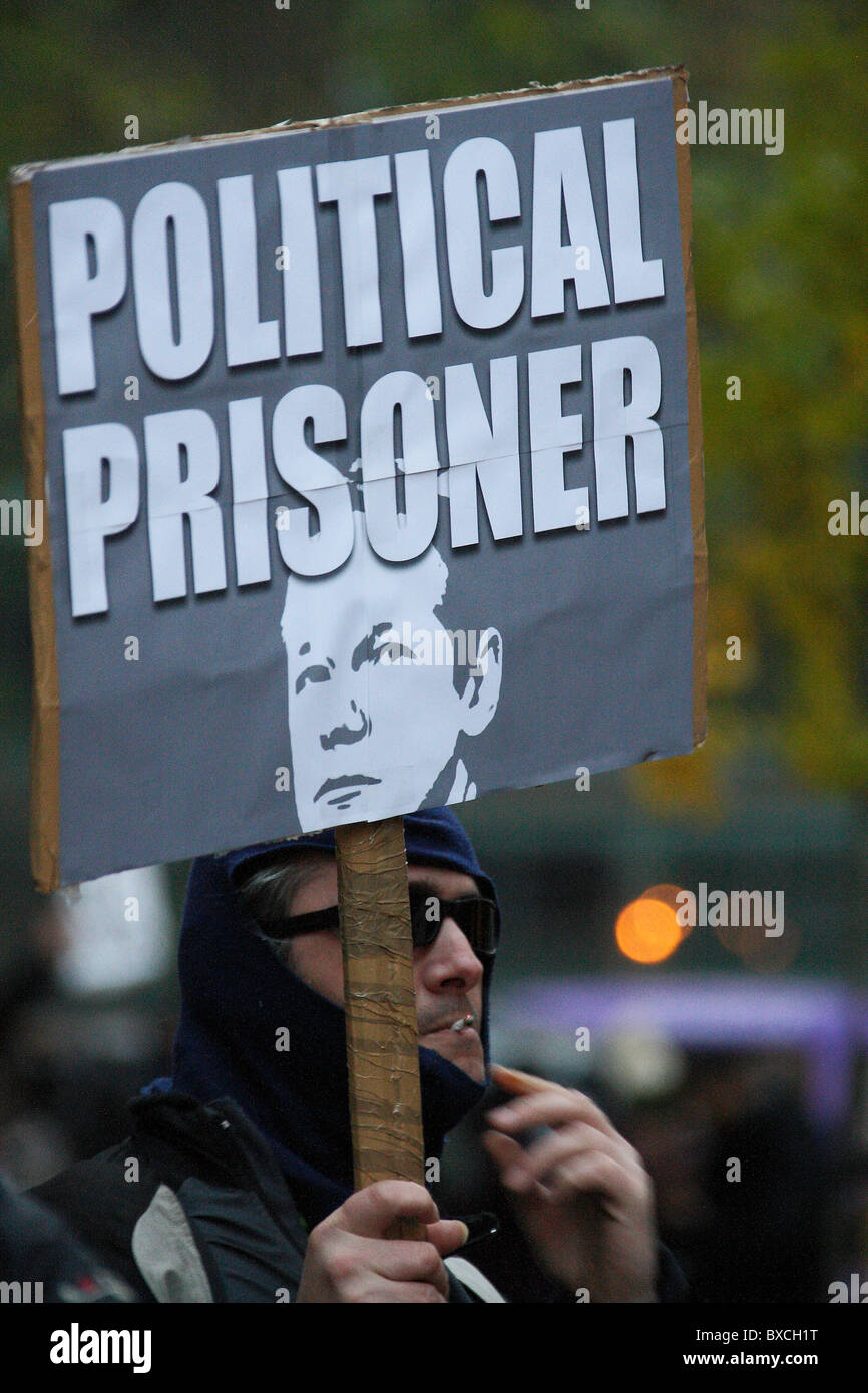 Julian Assange protestataire à Westminster Magistrates Court Banque D'Images