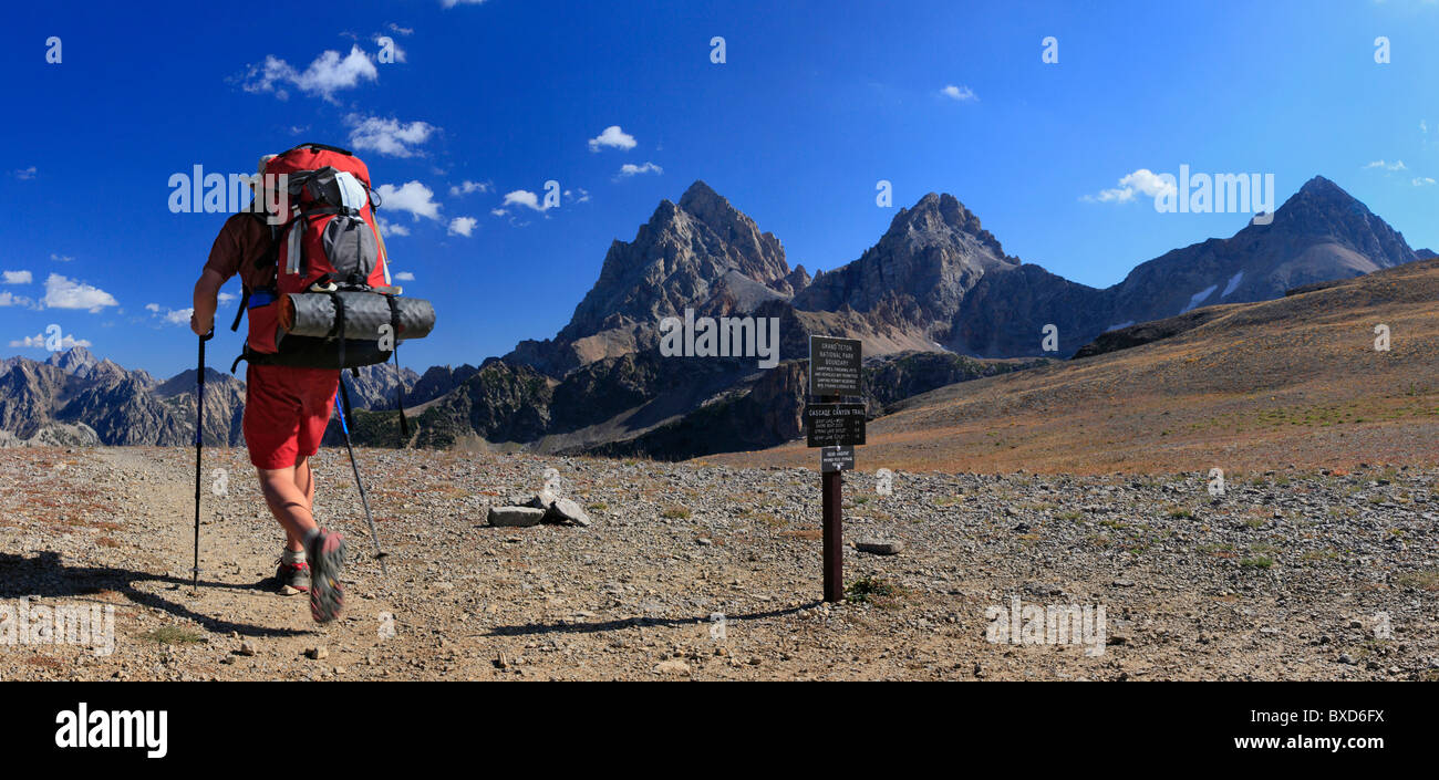 Randonneur Solo à Grand Teton National Park sentier passant sign Banque D'Images