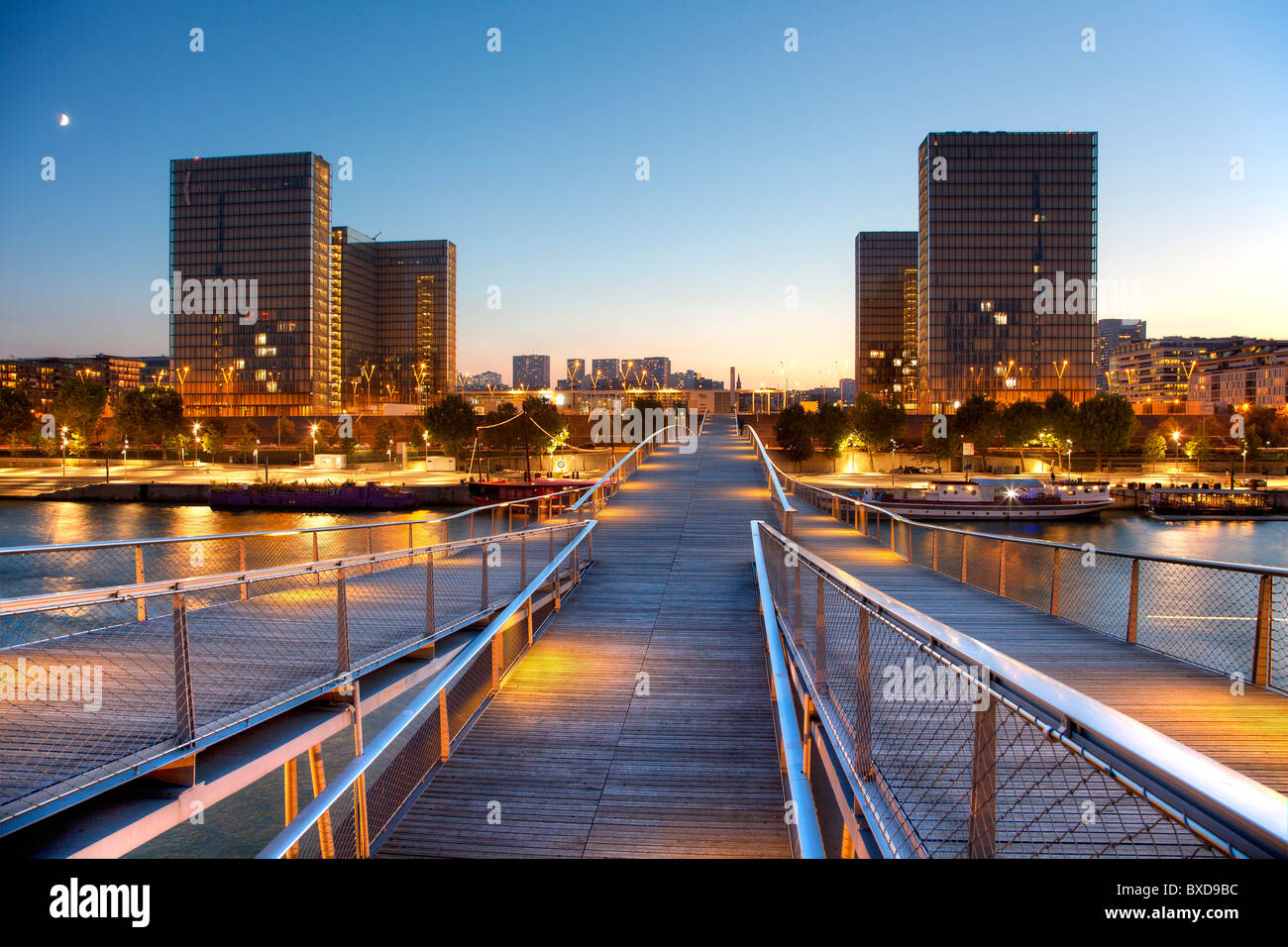 Paris, Bibliothèque nationale au crépuscule Banque D'Images