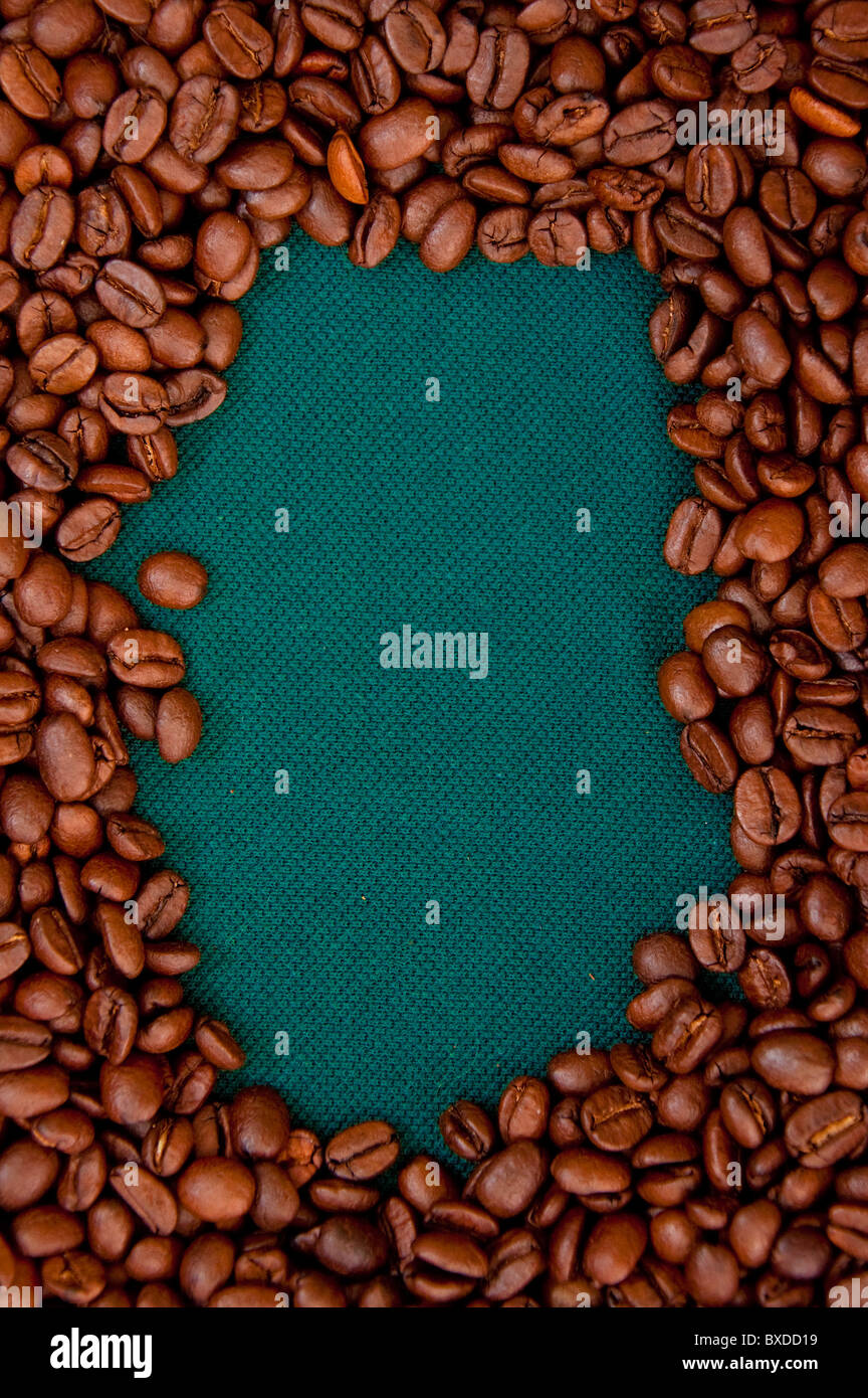 Beau brun, les grains de café, près de l'image Banque D'Images