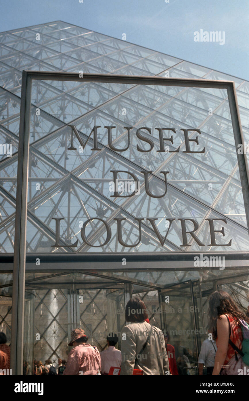 FRANCE ENTRÉE DU MUSÉE DU LOUVRE À PARIS Banque D'Images