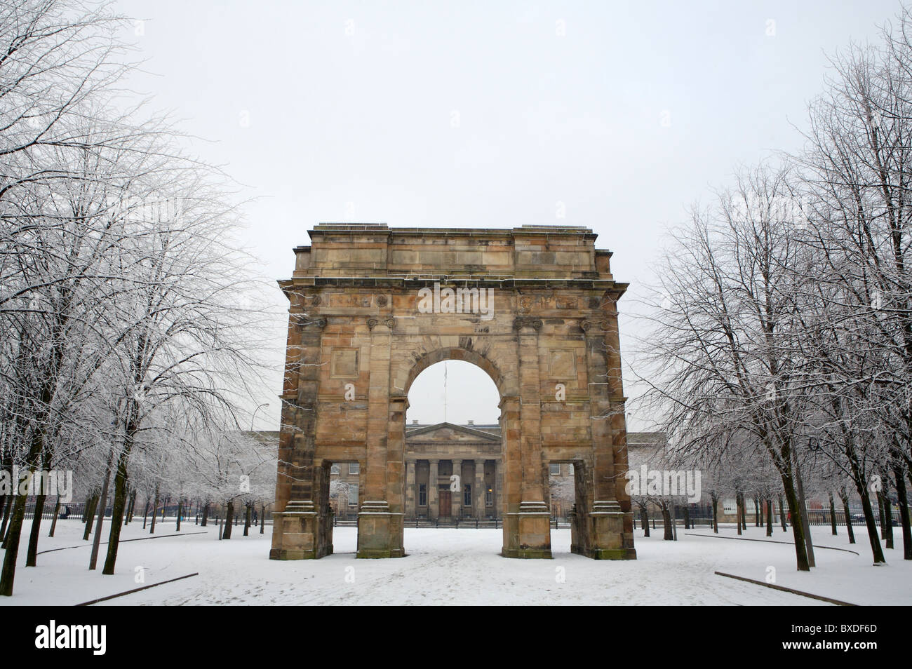 McLennan Arch dans la neige situé à l'entrée nord-ouest de Glasgow Green. Banque D'Images