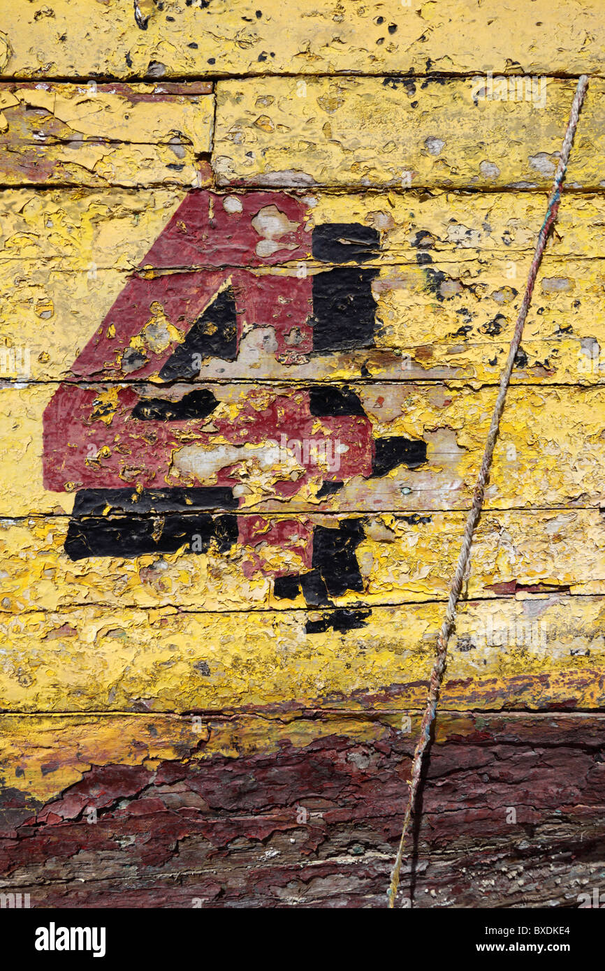 Numéro 4 et de l'écaillage de la peinture sur l'ancien bateau de pêche , Caldera , Chili Banque D'Images