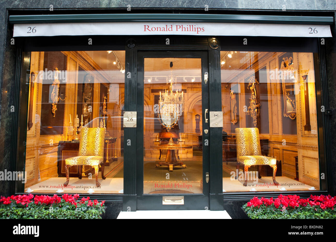 Ronald Phillips meubles anciens store à Mayfair, Londres. Banque D'Images