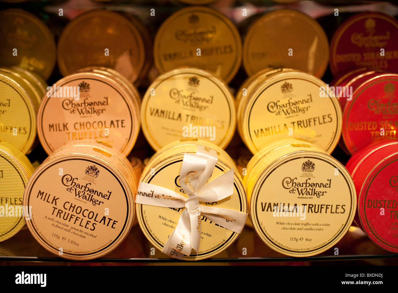 Charbonnel et Walker chocolats dans la Royal Arcade, Old Bond Street Store. Banque D'Images