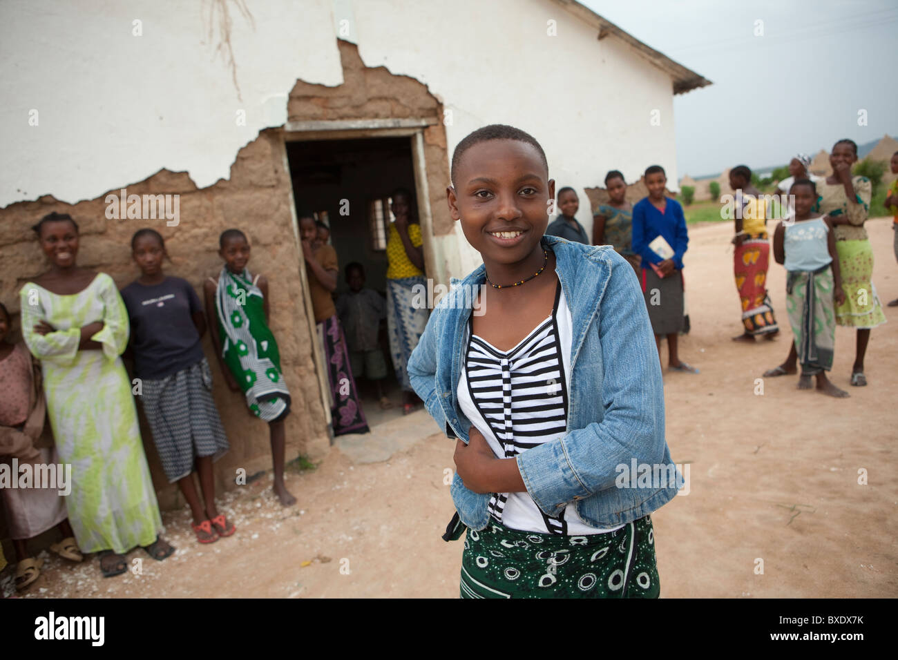 Les adolescentes assister à un programme après l'école dans la région de Dodoma, Tanzanie, Afrique de l'Est. Banque D'Images