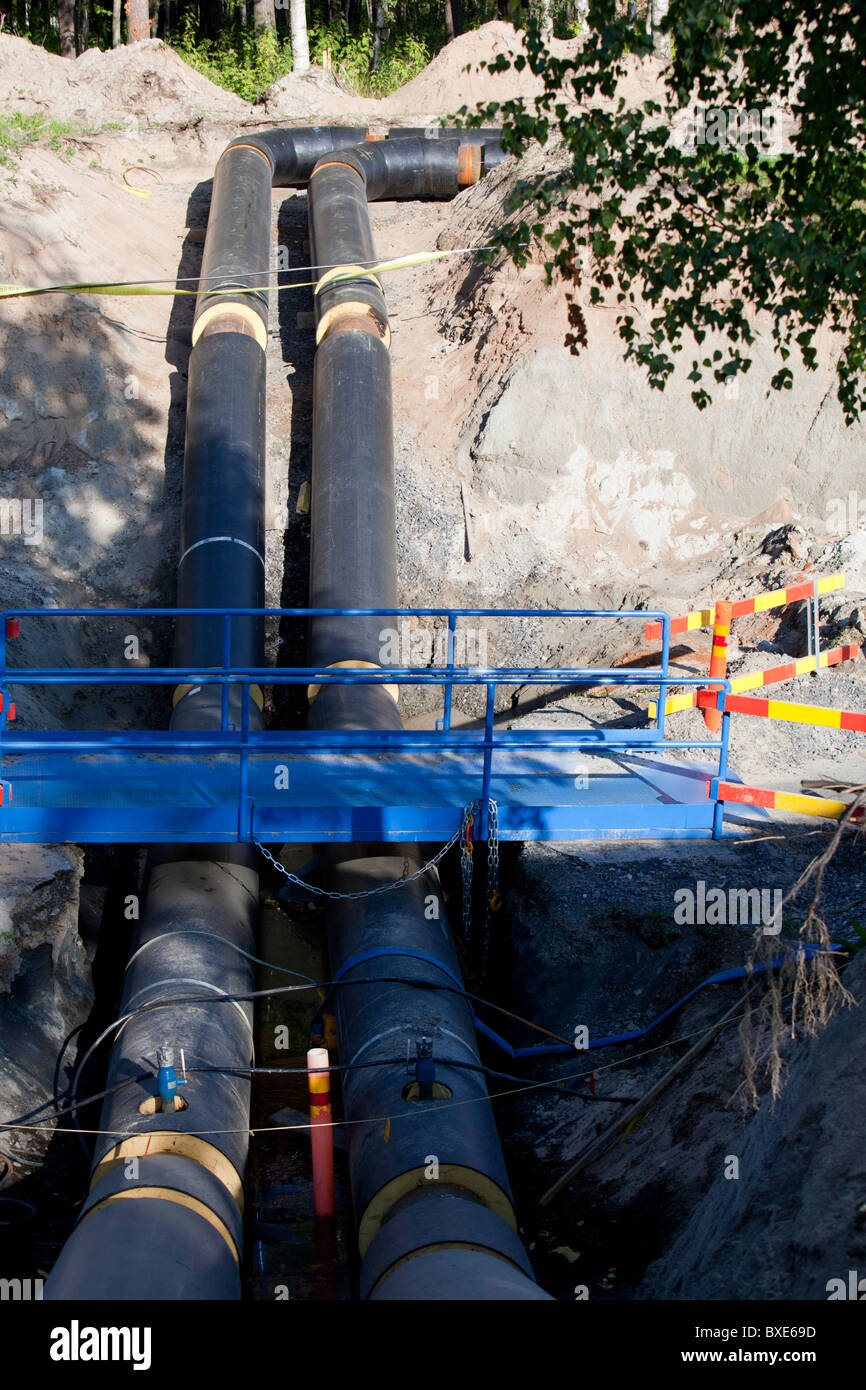 Pont temporaire sur le gazoduc de chauffage urbain en construction , Finlande Banque D'Images