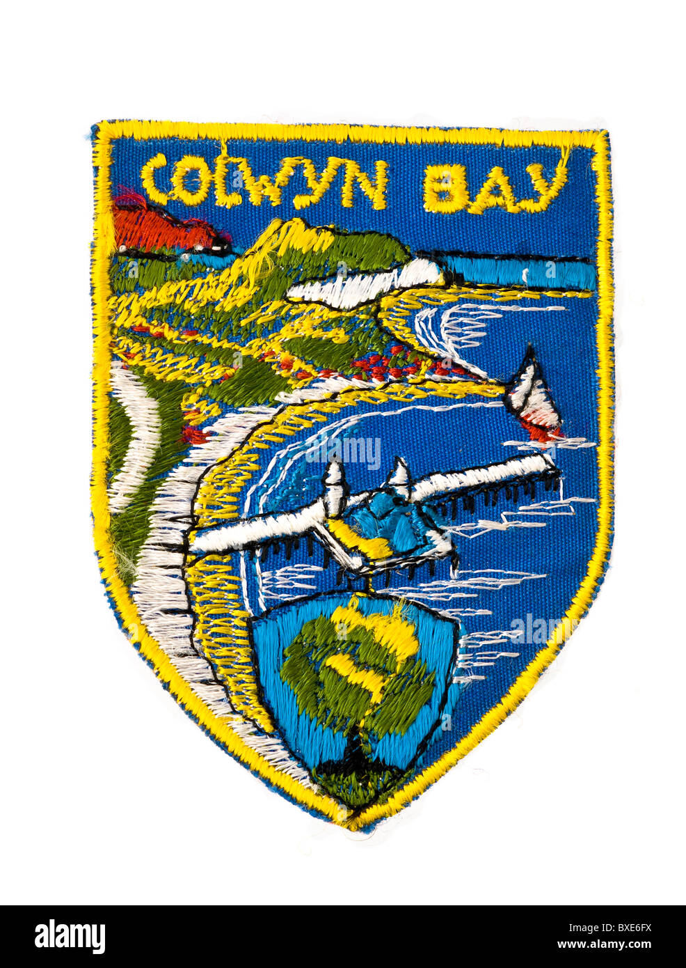 Insigne tissu brodé, ou patch, dépeignant Colwyn Bay, Pays de Galles. La forme du bouclier. À partir de 1964. Banque D'Images