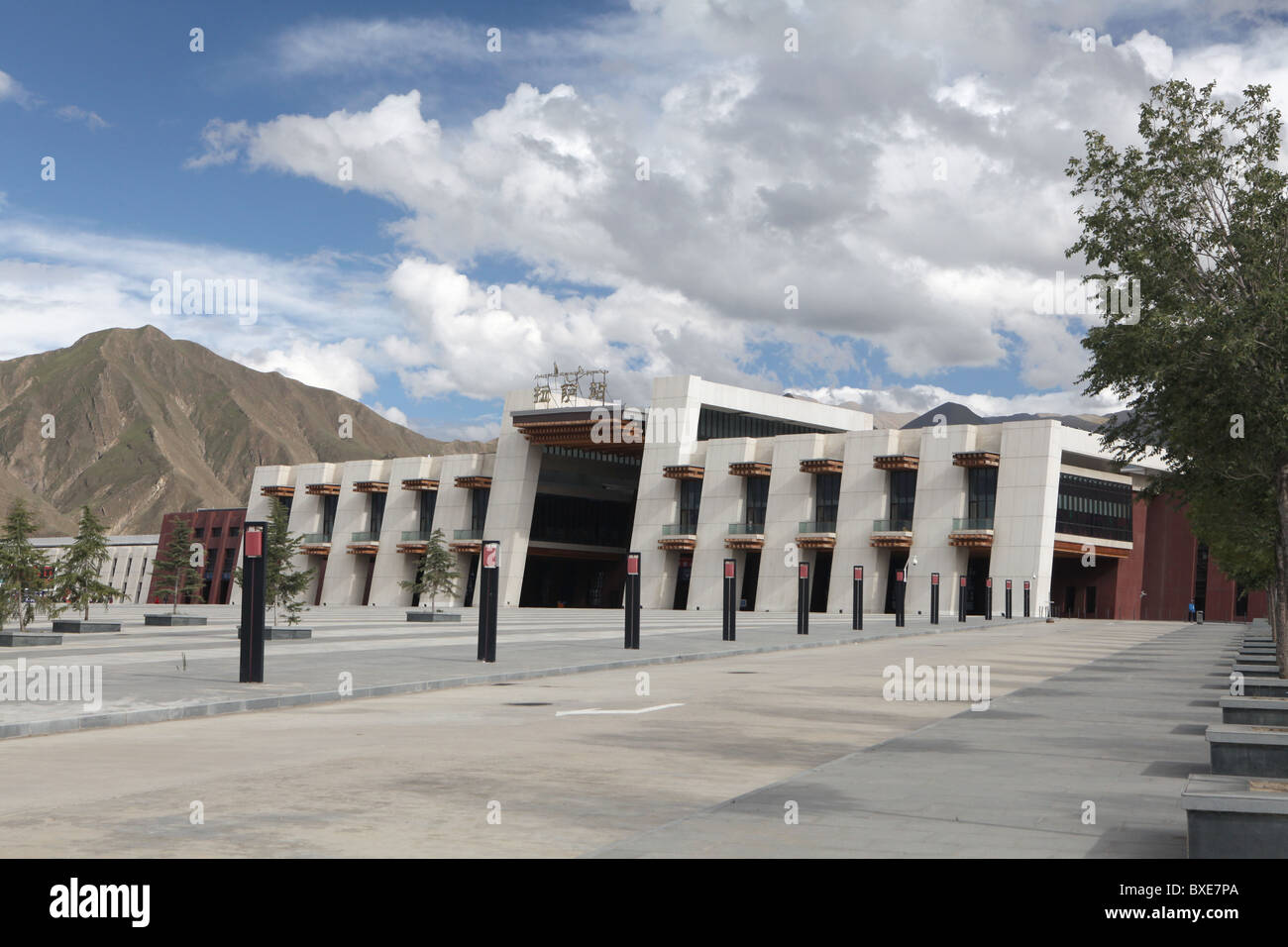 La gare de Lhassa à la fin de la province de Qinghai - Xizang train, le chemin de fer le plus élevé du monde, ici entre Chengdu et Lhassa, Tibet. Banque D'Images