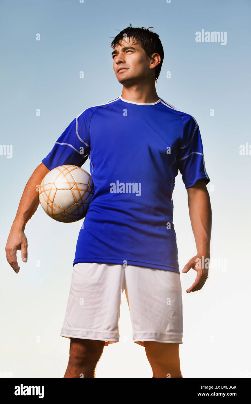 Soccer player holding ball Banque D'Images
