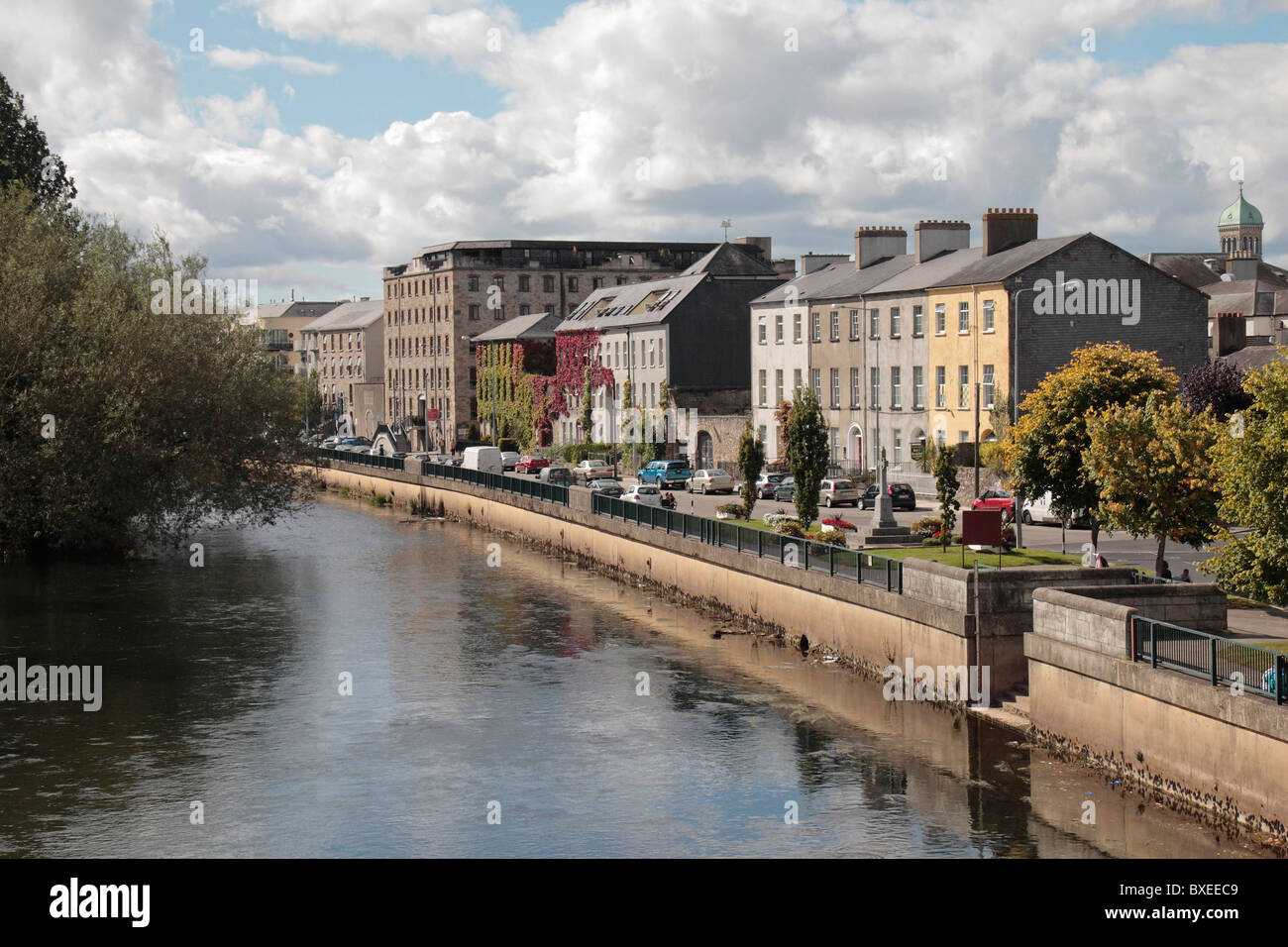 Afficher le long de New Quay et la rivière Suir, Clonmel, comté de Tipperary, Irlande (Eire). Banque D'Images