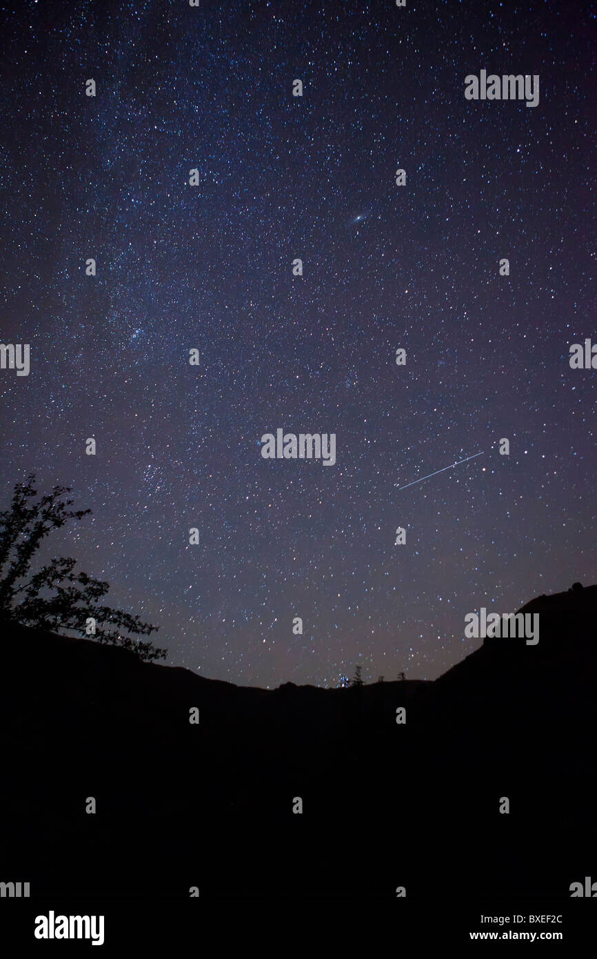 Ciel de nuit dans les montagnes Banque D'Images