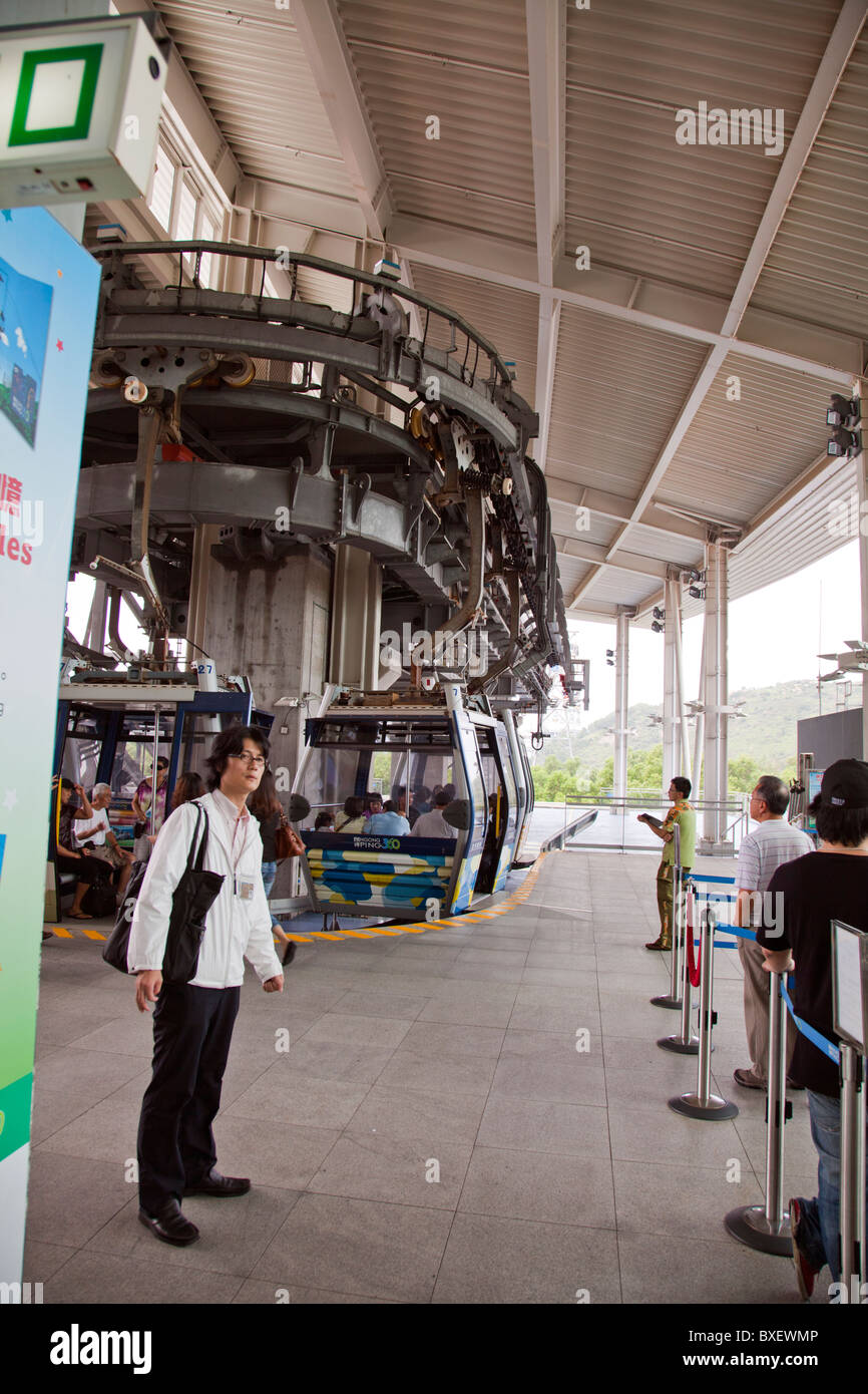 Ngong Ping 360, qui se compose d'un câble voiture et un village à thème, est l'une des attractions à voir à Hong Kong Banque D'Images